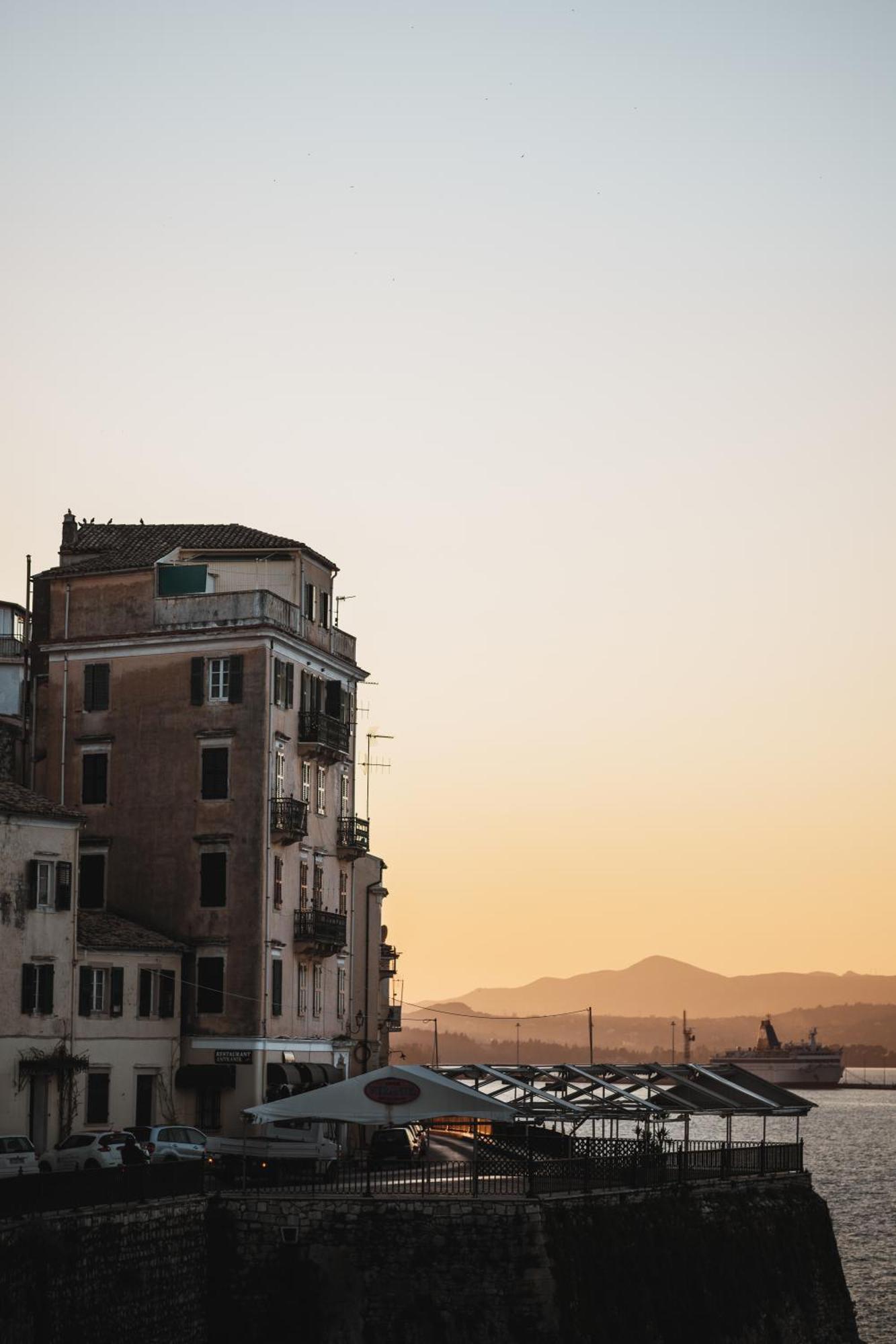 Saint'S Alley Suite Corfu  ภายนอก รูปภาพ